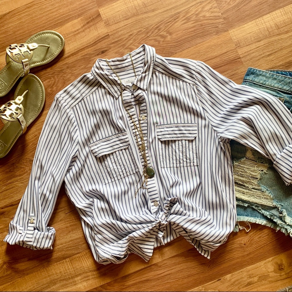 🟡3 for $15🟡 Blue and White Stripe Top